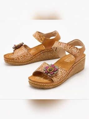 L'Artiste Cuteness Camel Multi Floral Leather Sandals -NWT